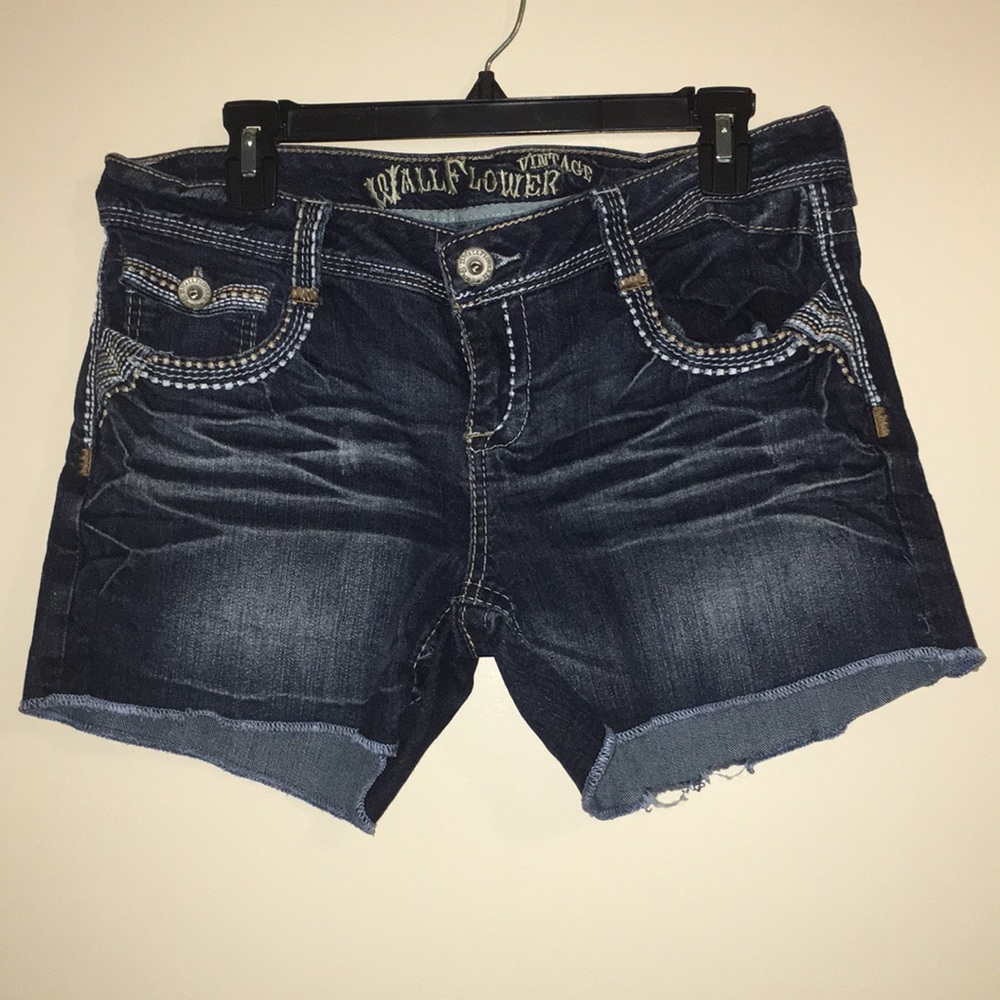 🌟 3 for $10! 
Wallflower Jean shorts